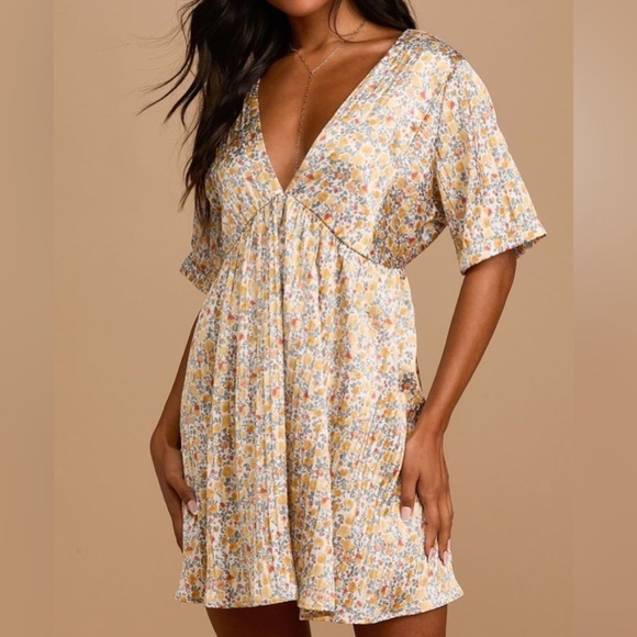 LULUโS ๐ผ๐ผ  Express Yourself White floral print satin babydoll dress - Picture 8 of 9